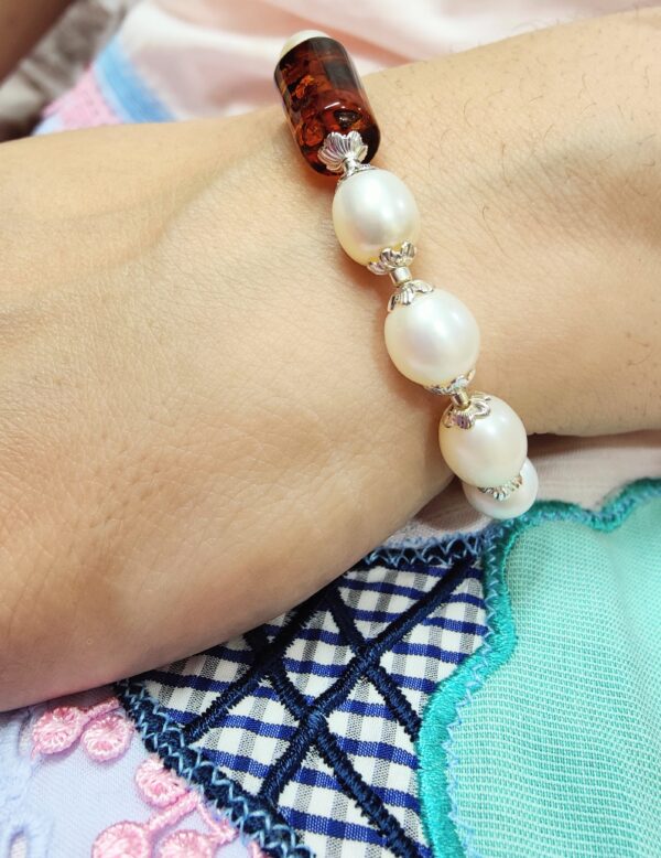 Freshwater pearls and Amber (keroba) bracelet