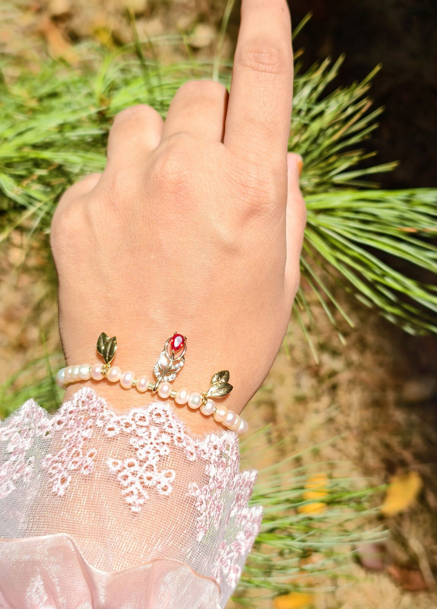 Quill freshwater pearl bracelet - Image 3