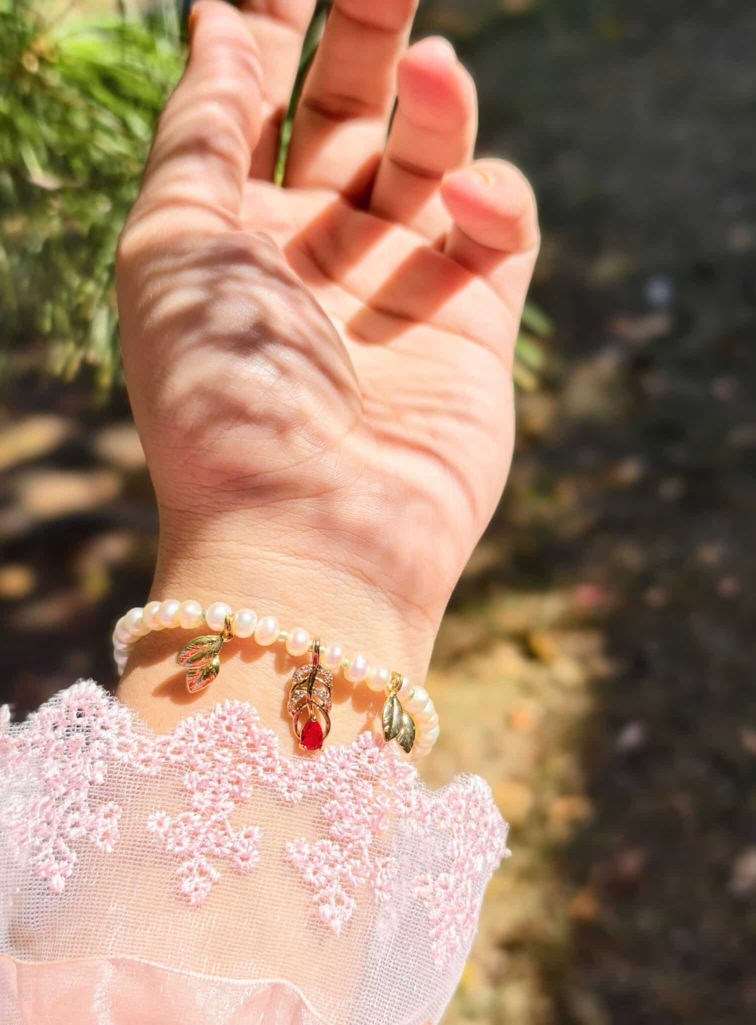 Quill freshwater pearl bracelet